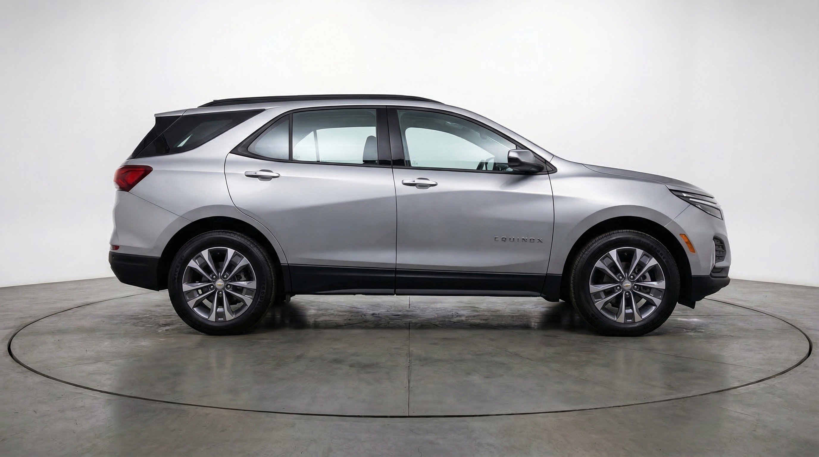Used 2025 Chevrolet Equinox LT FWD image 11
