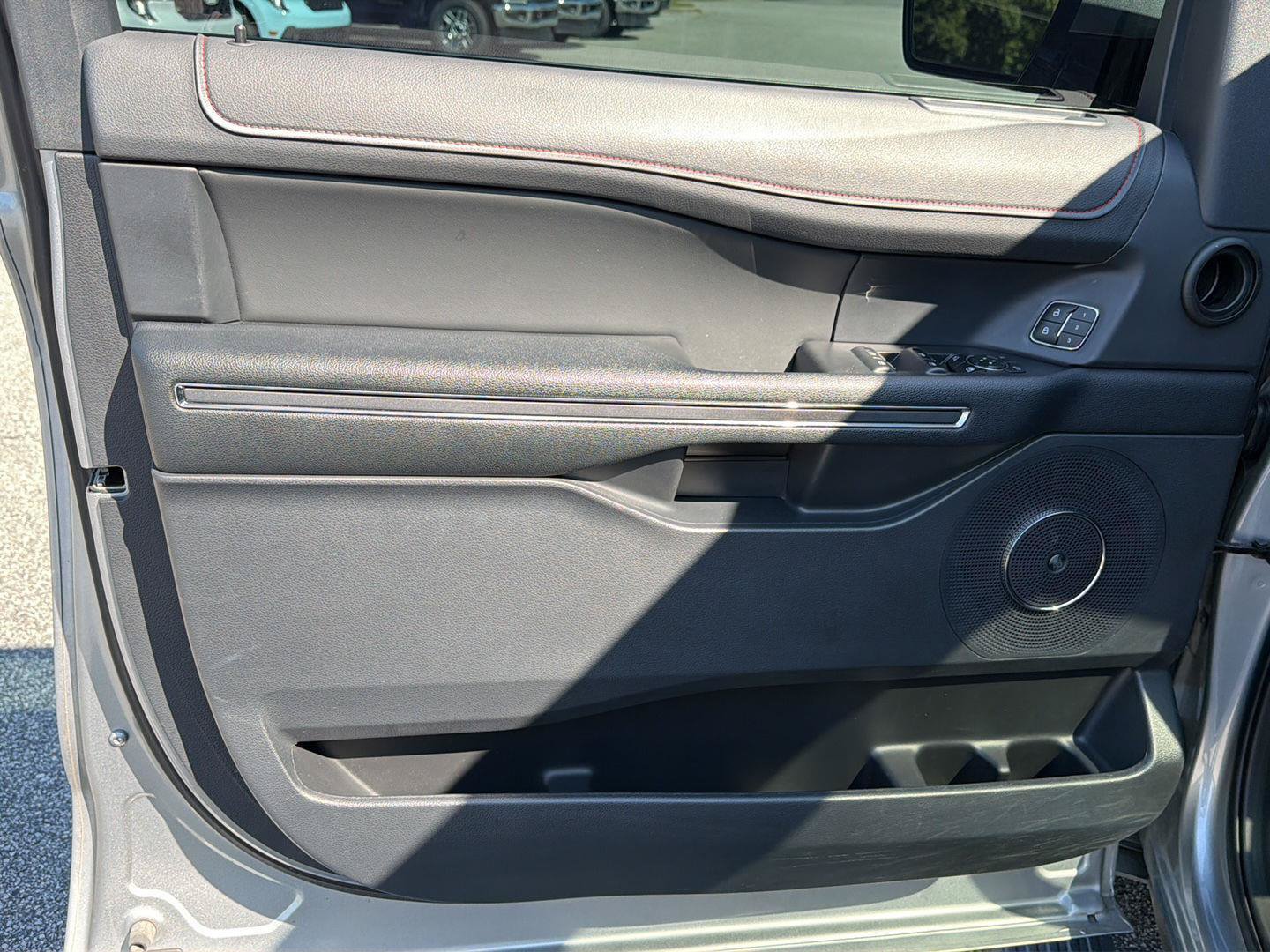 Used 2024 Ford Expedition Limited RWD image 18