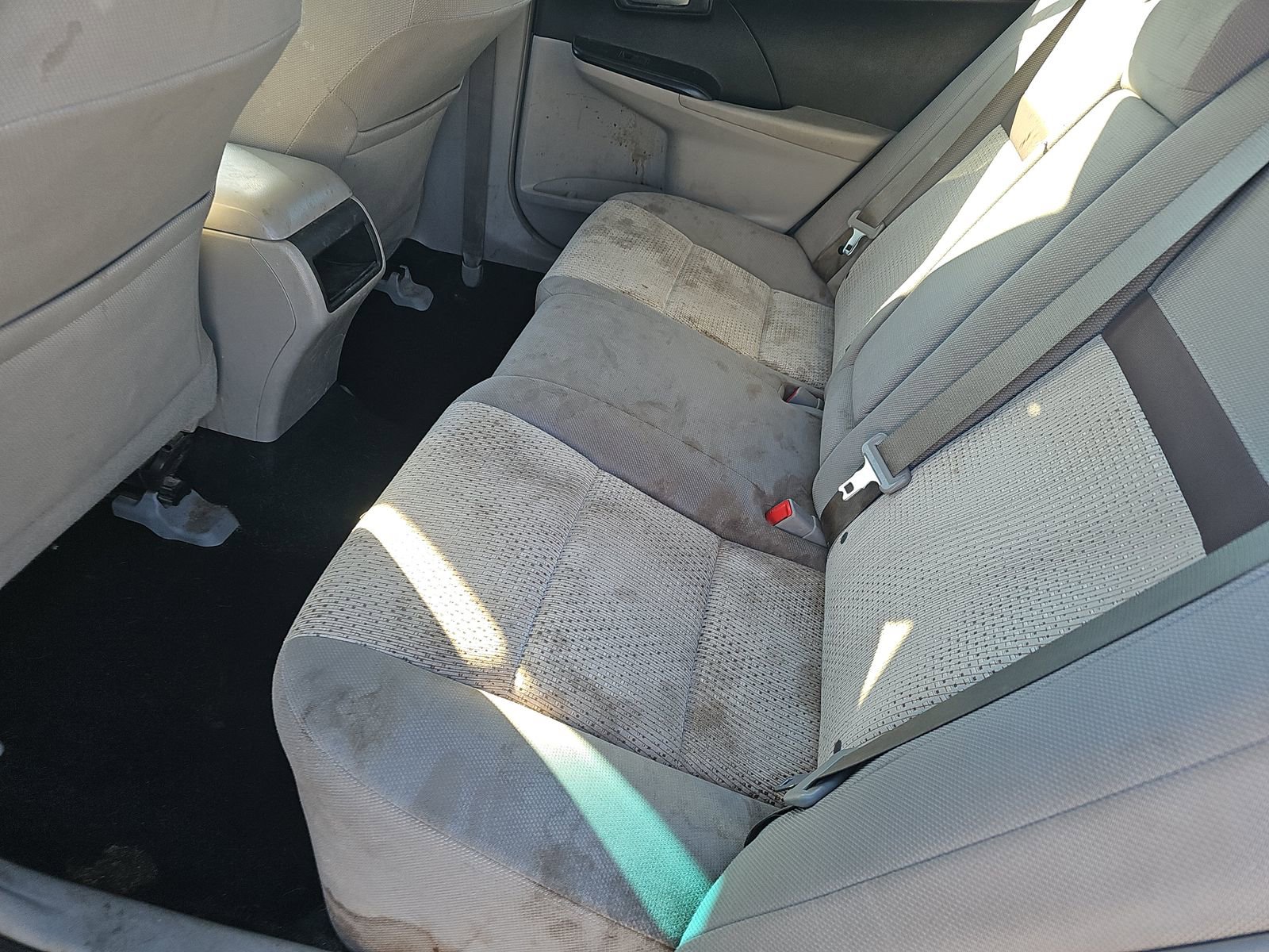 Used 2014 Toyota Camry LE image 12