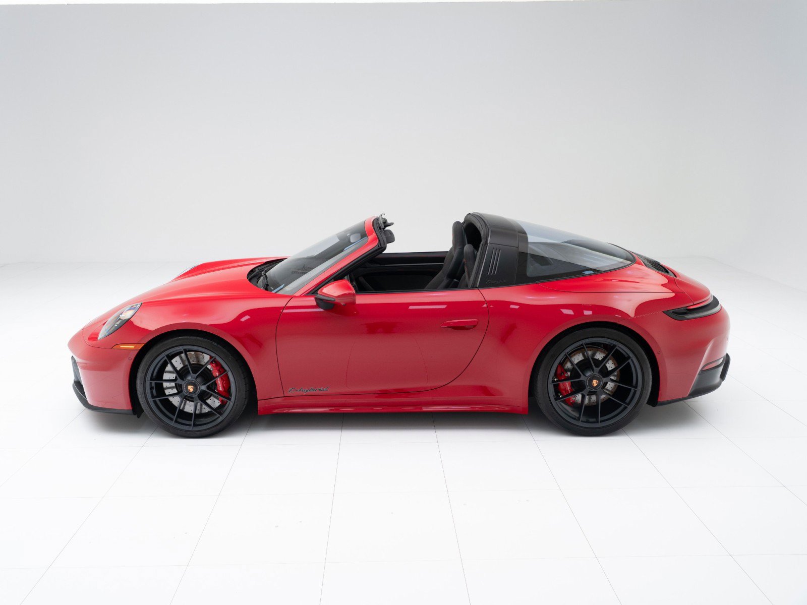 Certified 2025 Porsche 911 Targa 4 GTS image 2