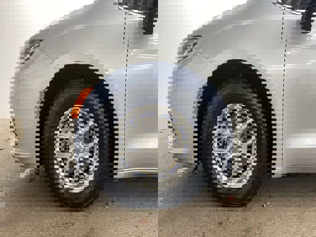 Used 2024 Chrysler Pacifica Touring-L image 11