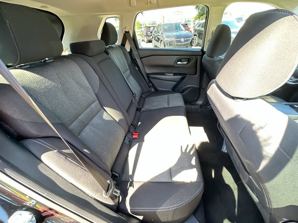 Used 2025 Nissan Rogue SV FWD image 25