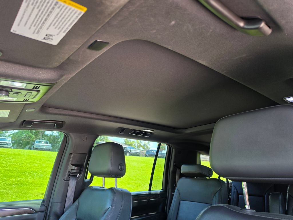 Used 2023 Chevrolet Suburban Z71 w/ Luxury Package AWD/4WD image 32