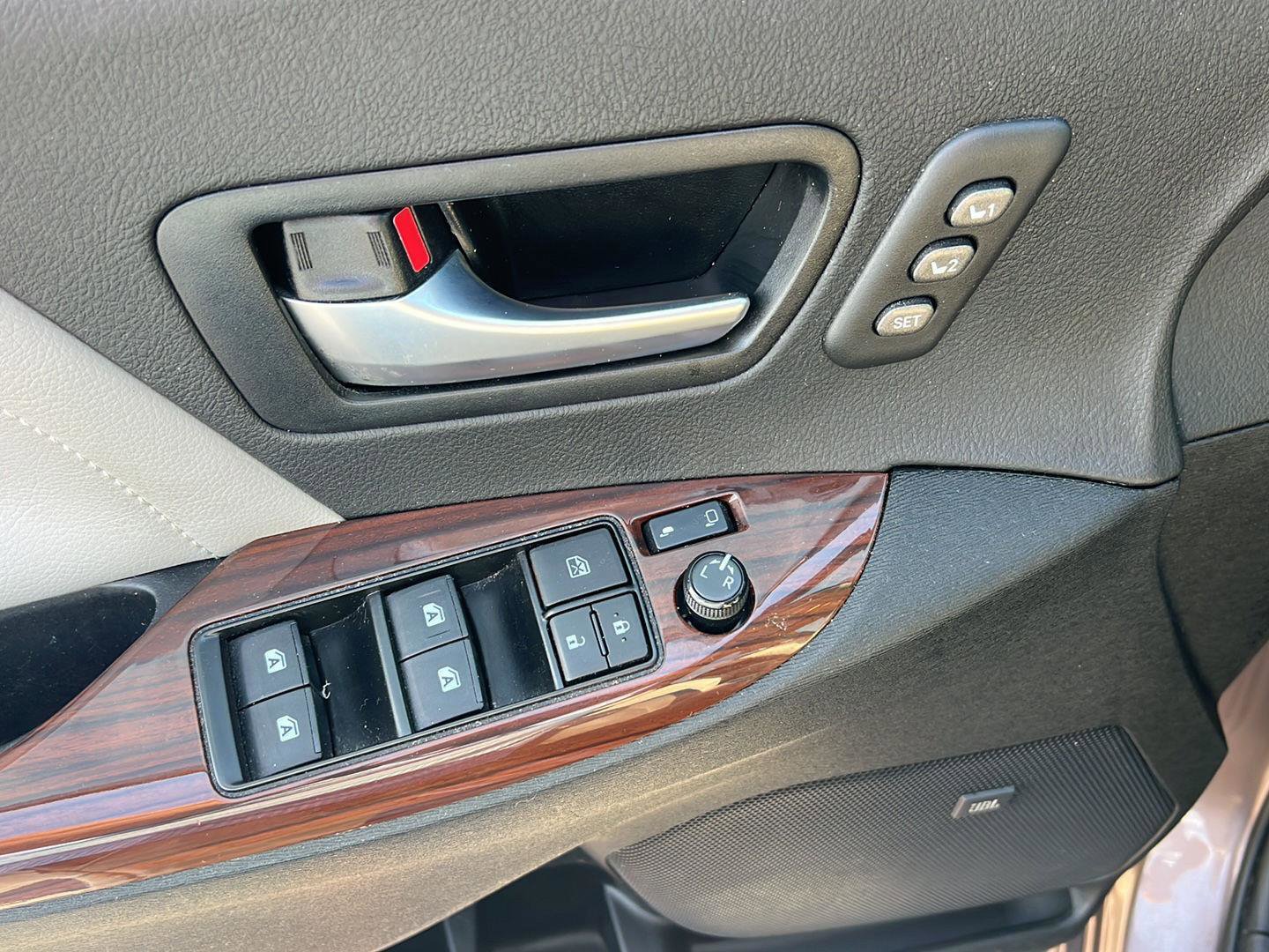 Used 2018 Toyota Sienna Limited Premium image 33