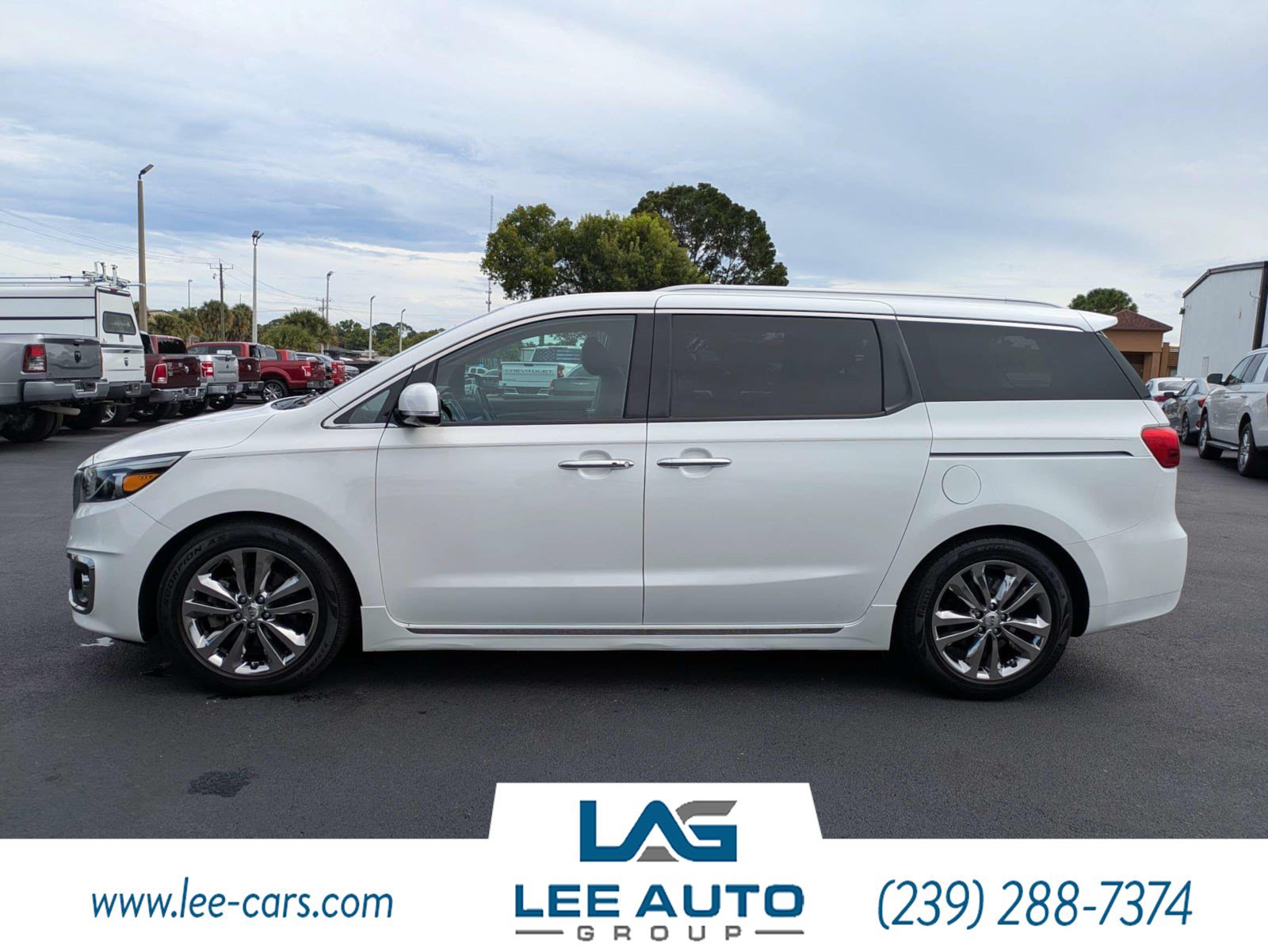 Used 2017 Kia Sedona SX Limited w/ Option Group 030 FWD image 6