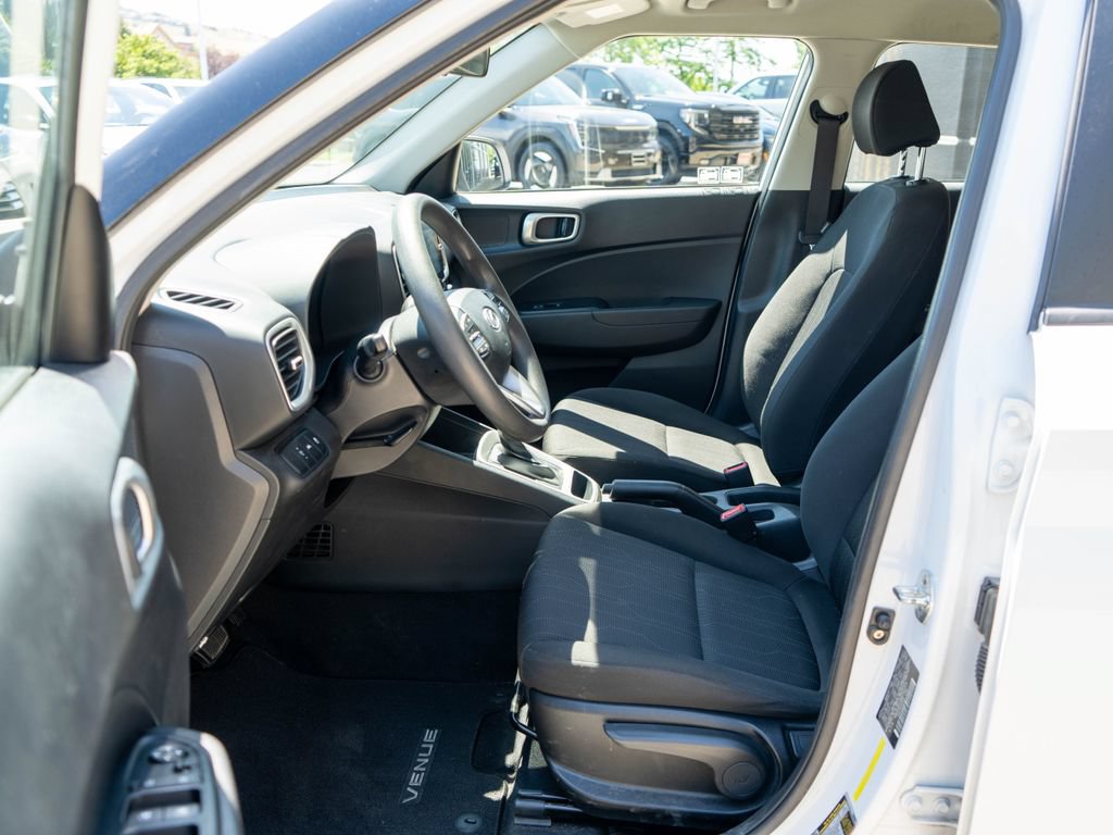 Used 2021 Hyundai Venue SE FWD image 11