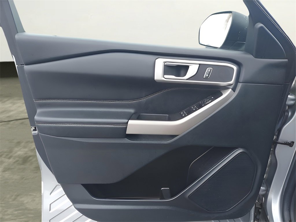 Used 2023 Ford Explorer XLT w/ Equipment Group 202A image 28