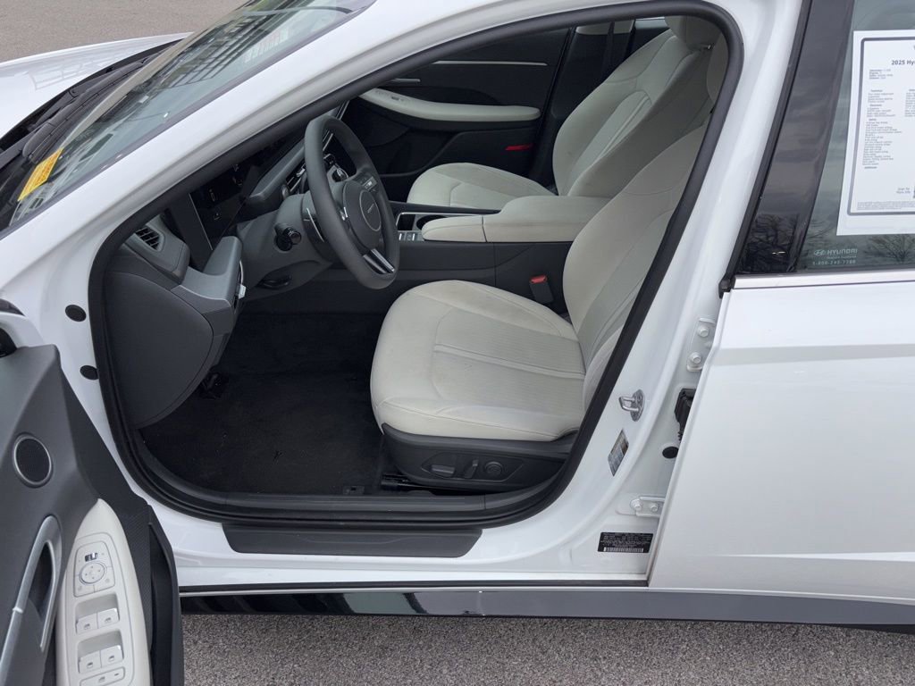 Used 2025 Hyundai Sonata SEL FWD image 9