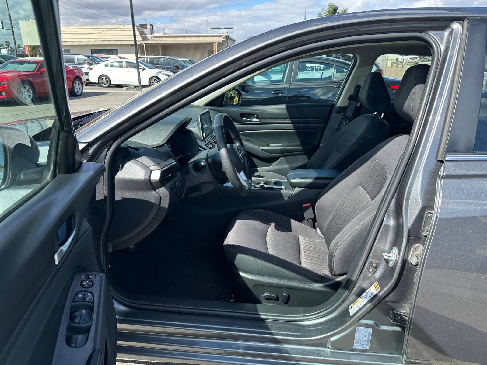 Used 2025 Nissan Altima 2.5 SV FWD image 26
