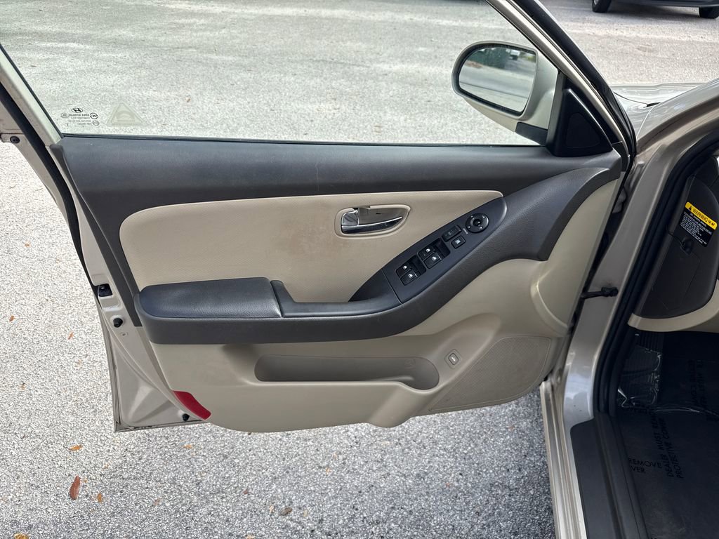 Used 2010 Hyundai Elantra GLS image 10