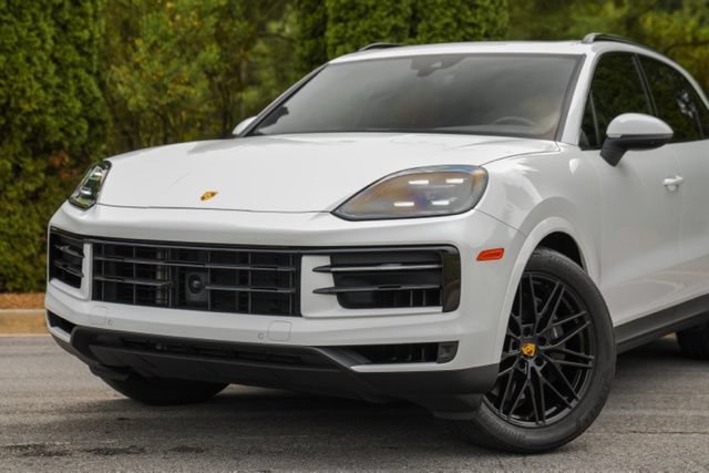 Used 2024 Porsche Cayenne AWD/4WD image 2