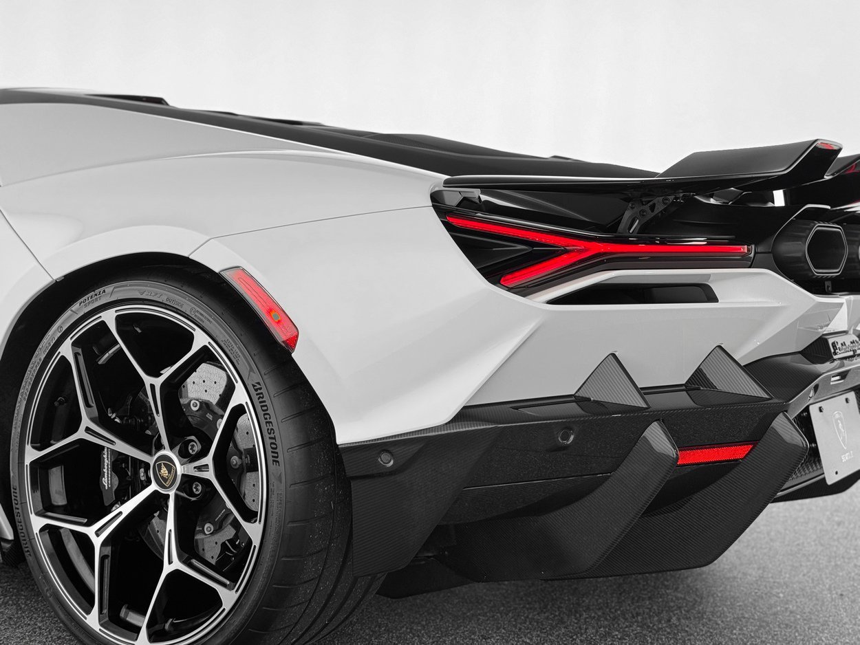 Used 2025 Lamborghini Revuelto image 50