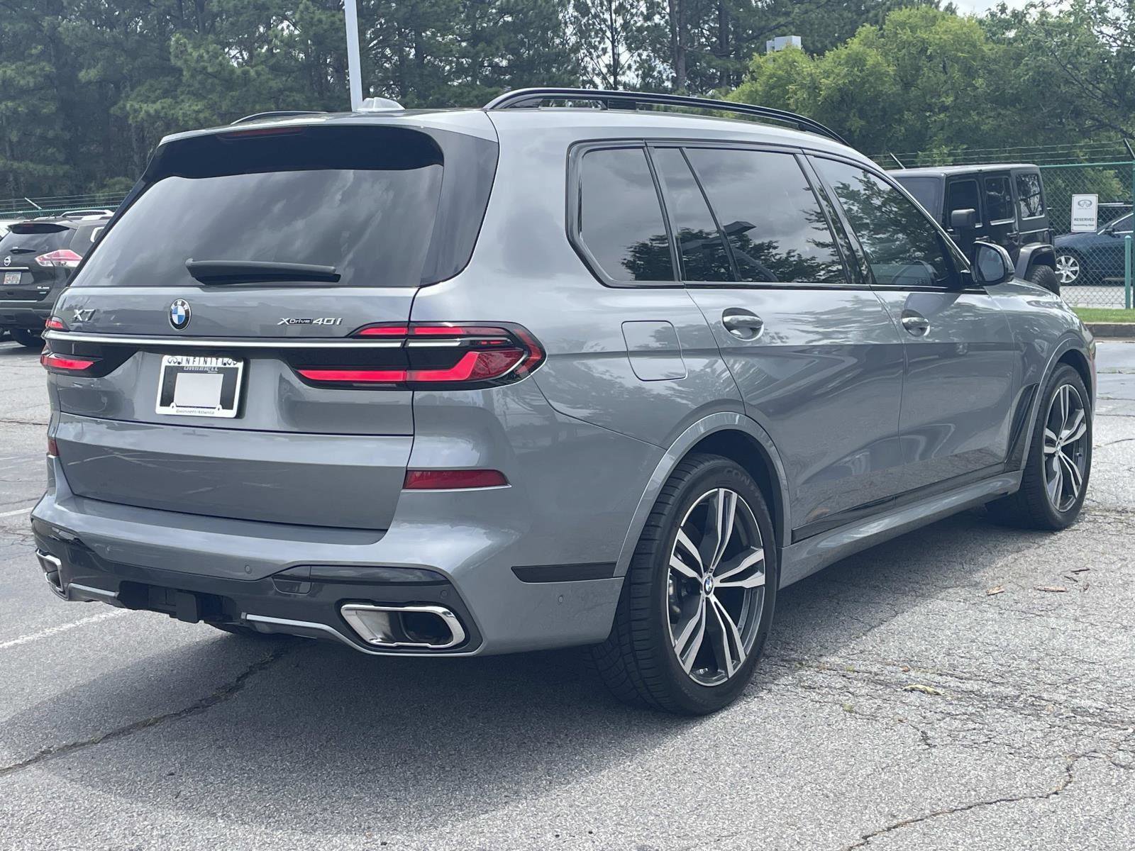 Used 2023 BMW X7 xDrive40i w/ M Sport Package AWD/4WD image 4