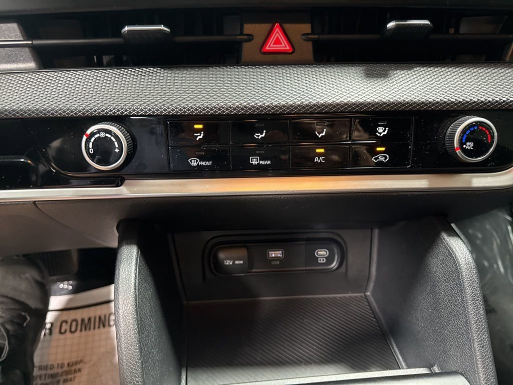 Used 2025 Kia Sportage LX image 28