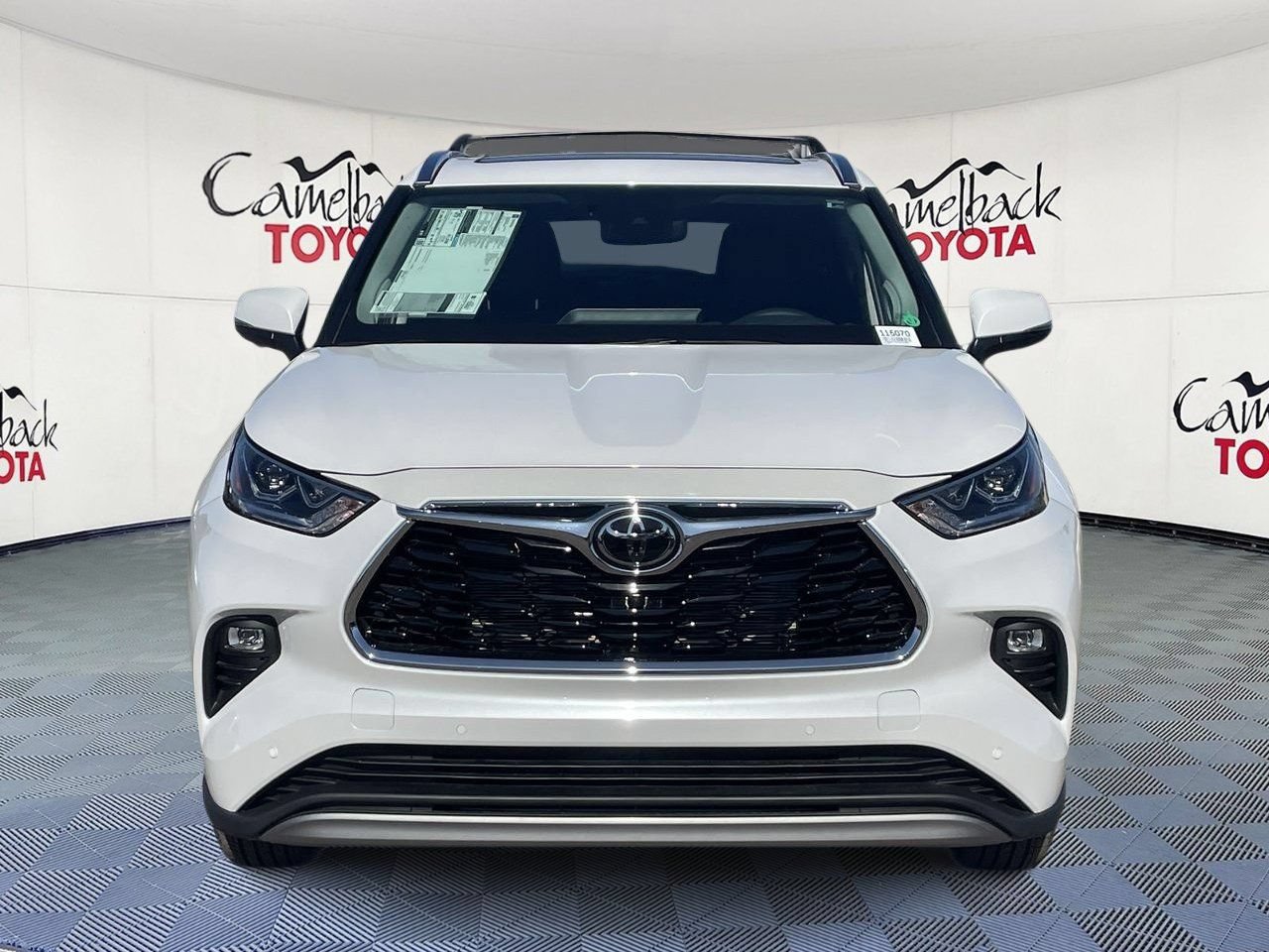 New 2026 Toyota Highlander Platinum AWD/4WD image 2