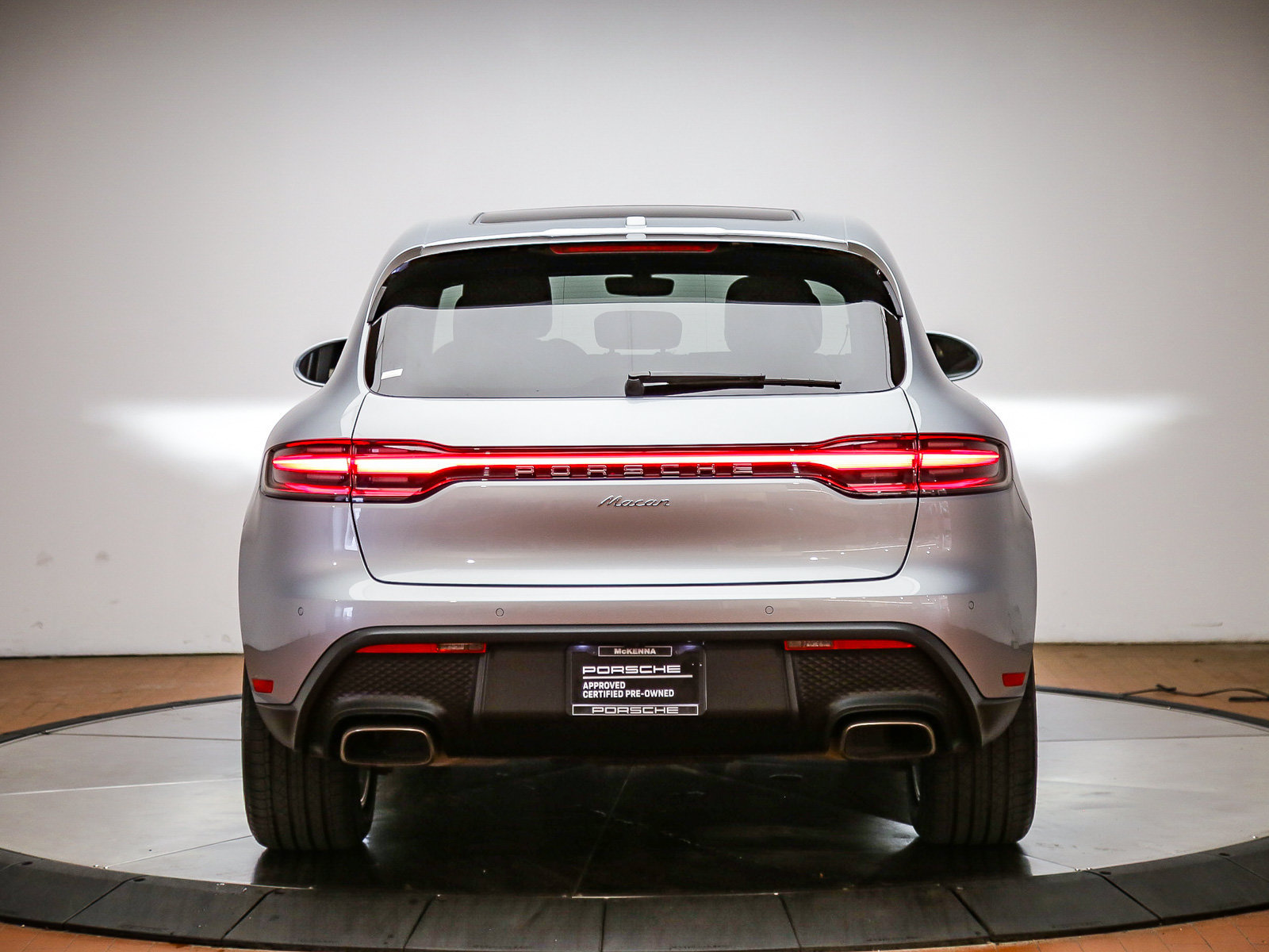 Certified 2022 Porsche Macan AWD/4WD image 6