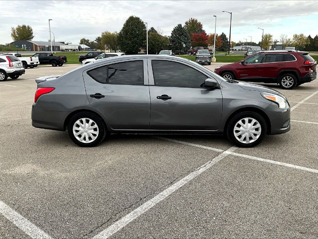 Used 2019 Nissan Versa S Plus FWD image 4