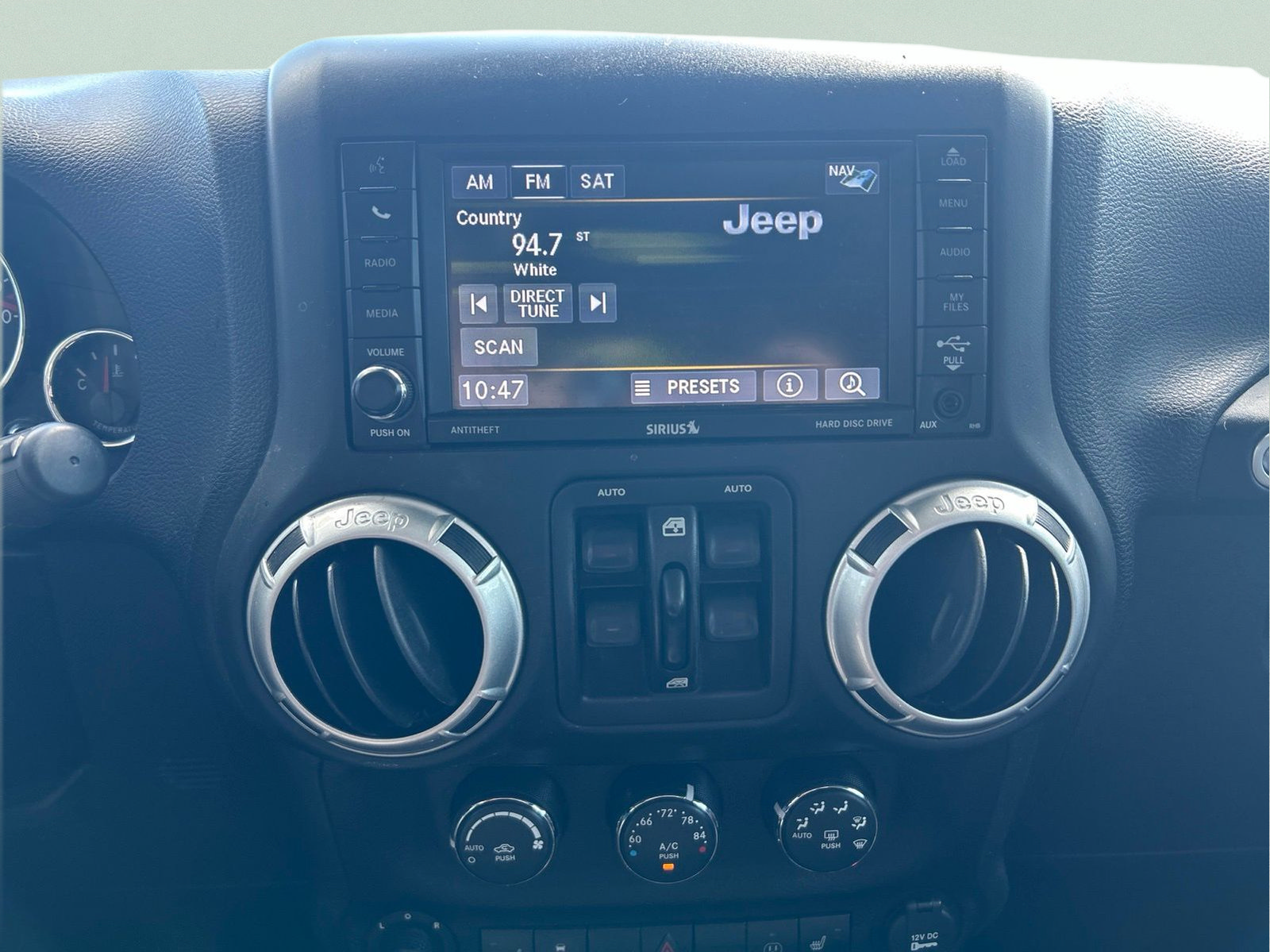 Used 2016 Jeep Wrangler Unlimited Rubicon AWD/4WD image 17