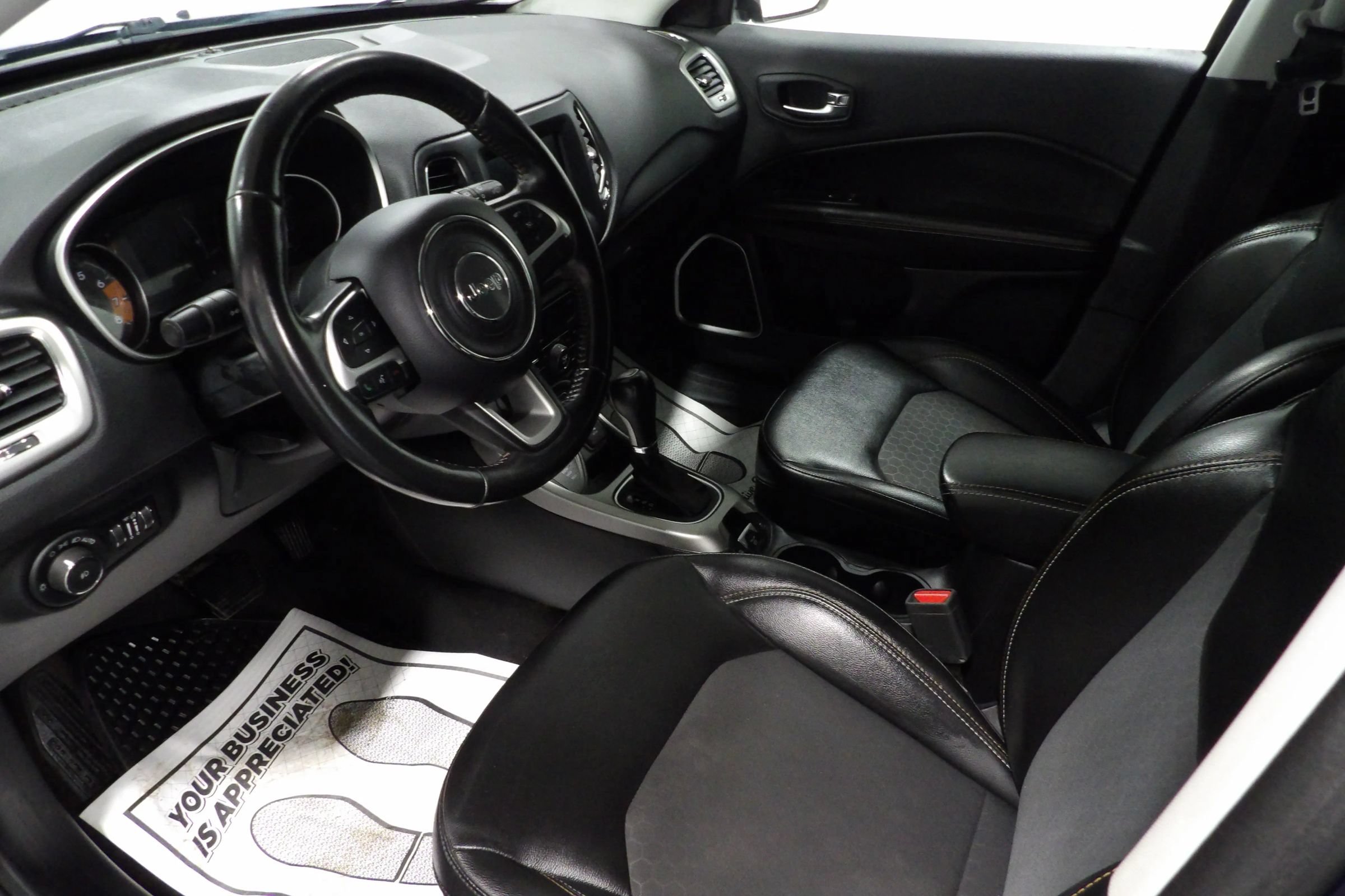 Used 2019 Jeep Compass Latitude w/ Cold Weather Group AWD/4WD image 9