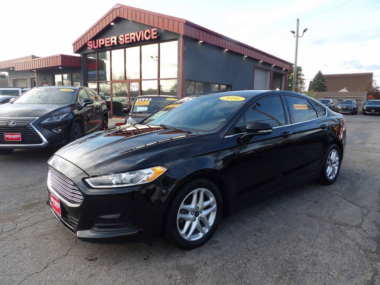 Used 2016 Ford Fusion SE FWD image 1