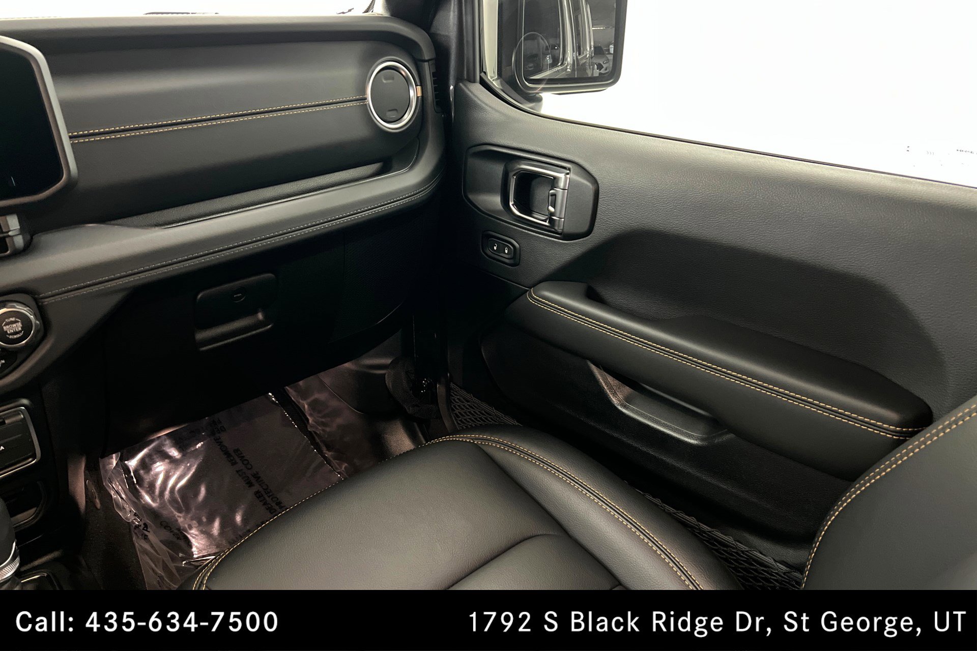 Used 2025 Jeep Wrangler Sahara image 10