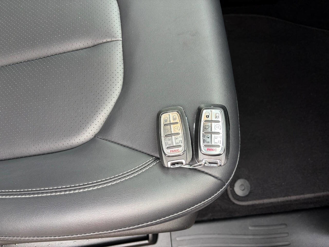 Used 2025 Chrysler Pacifica Select FWD image 40