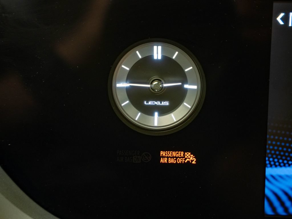 Used 2022 Lexus ES 300h w/ Accessory Package 2 FWD image 32