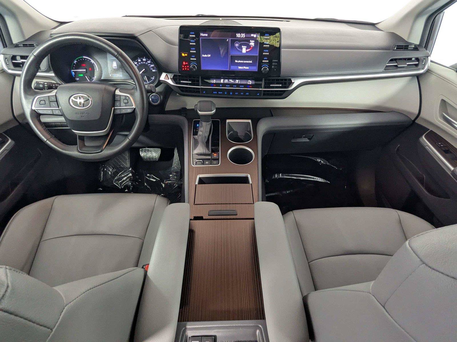 Certified 2024 Toyota Sienna XLE FWD image 38