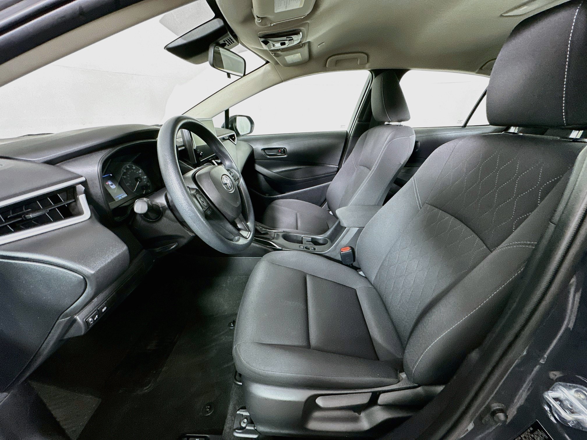 Used 2025 Toyota Corolla LE FWD image 13