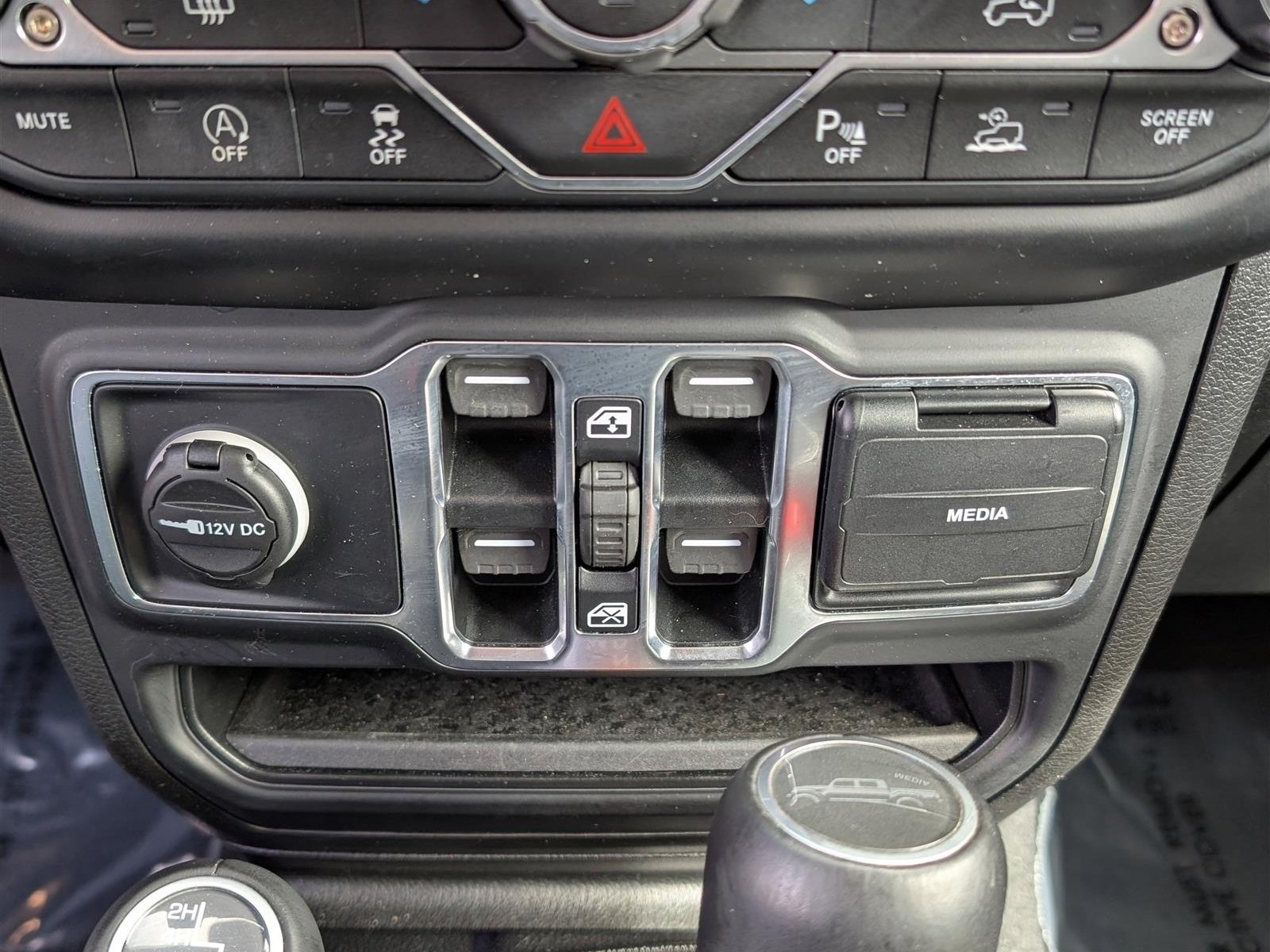Used 2020 Jeep Gladiator Overland AWD/4WD image 23