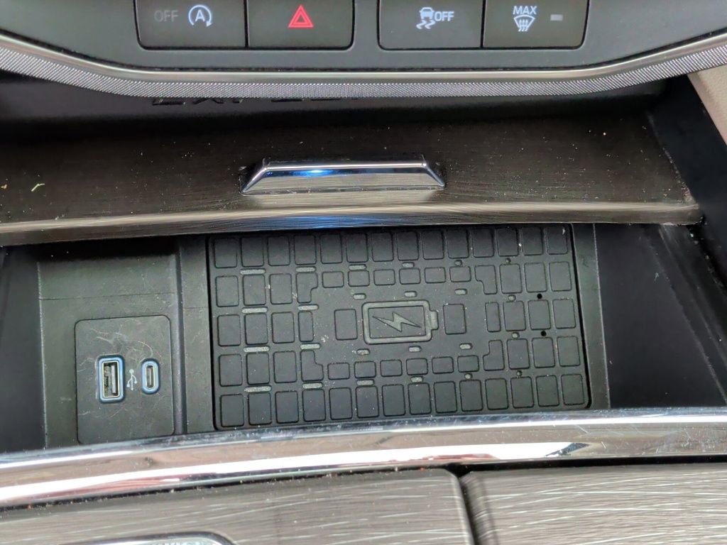 Used 2023 Ford Expedition Limited image 33