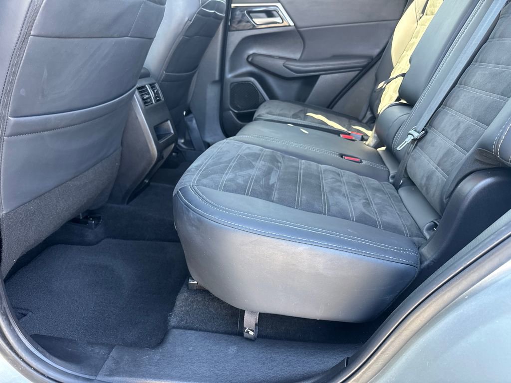 Used 2024 Mitsubishi Outlander SE image 21