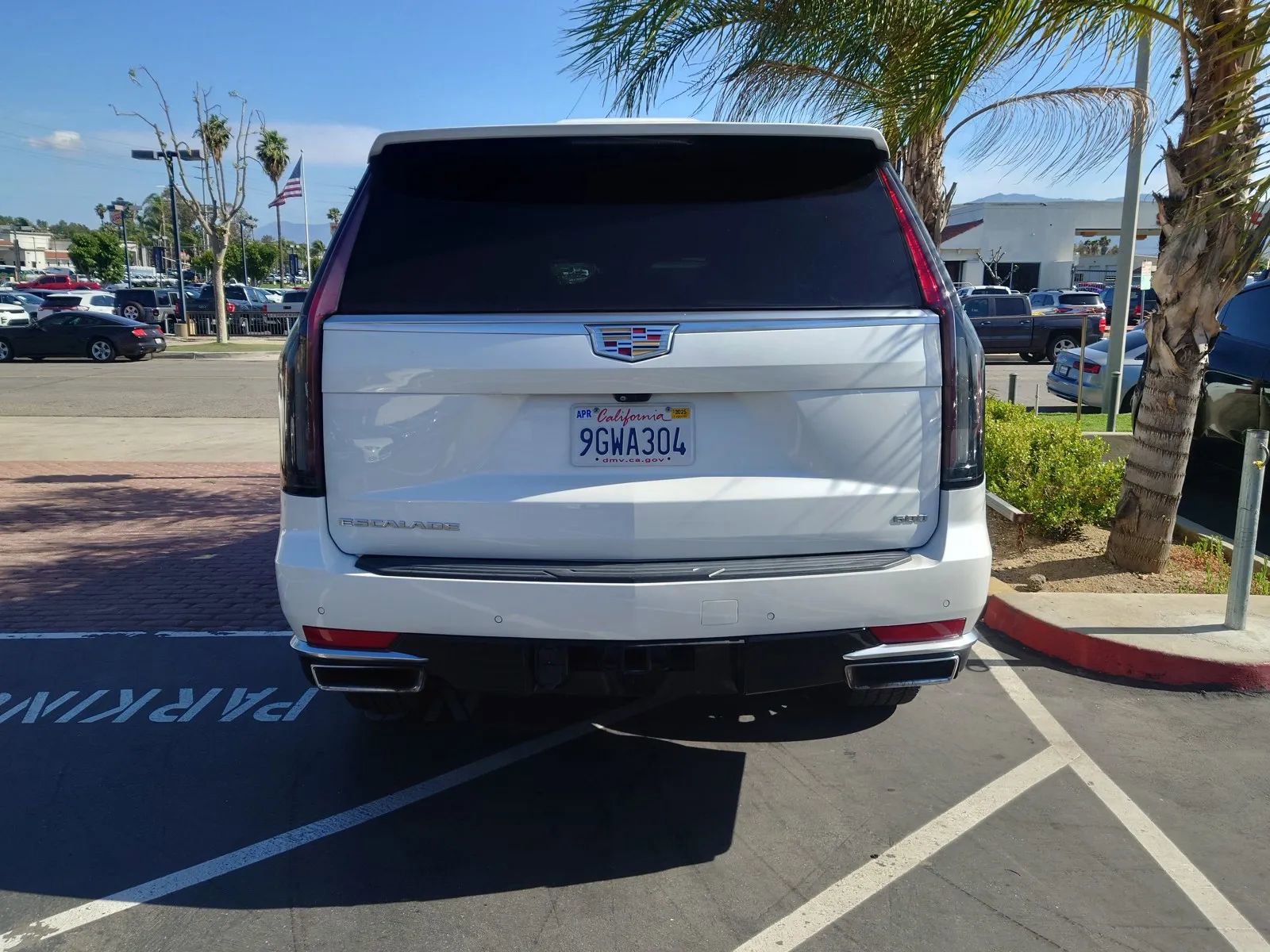 Used 2021 Cadillac Escalade ESV Premium Luxury AWD/4WD image 5