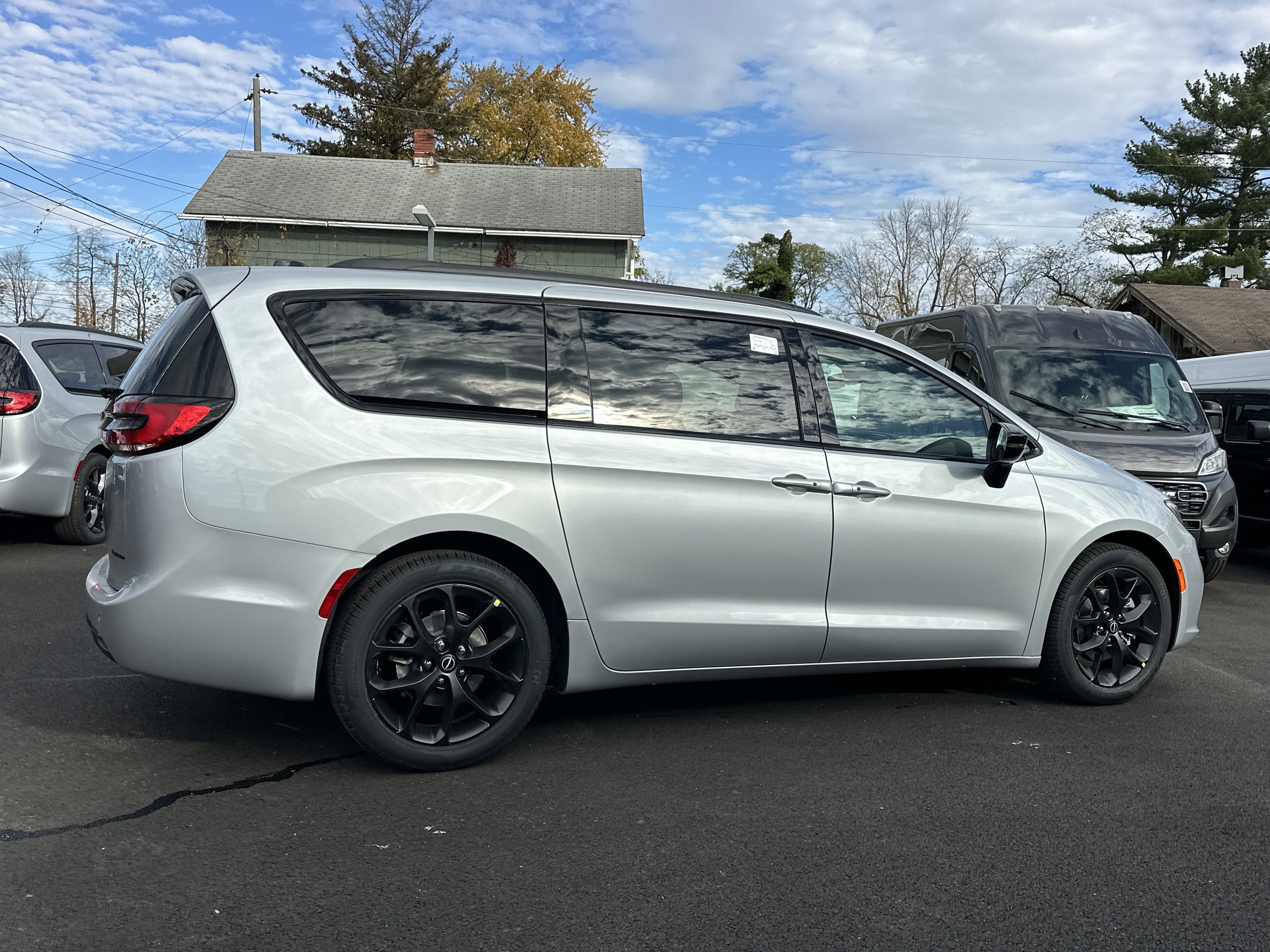 New 2026 Chrysler Pacifica Limited image 19