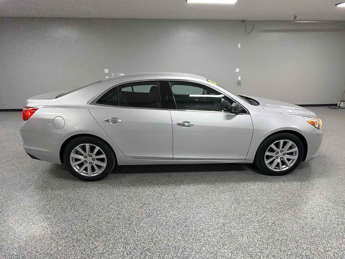 Used 2016 Chevrolet Malibu LTZ image 2