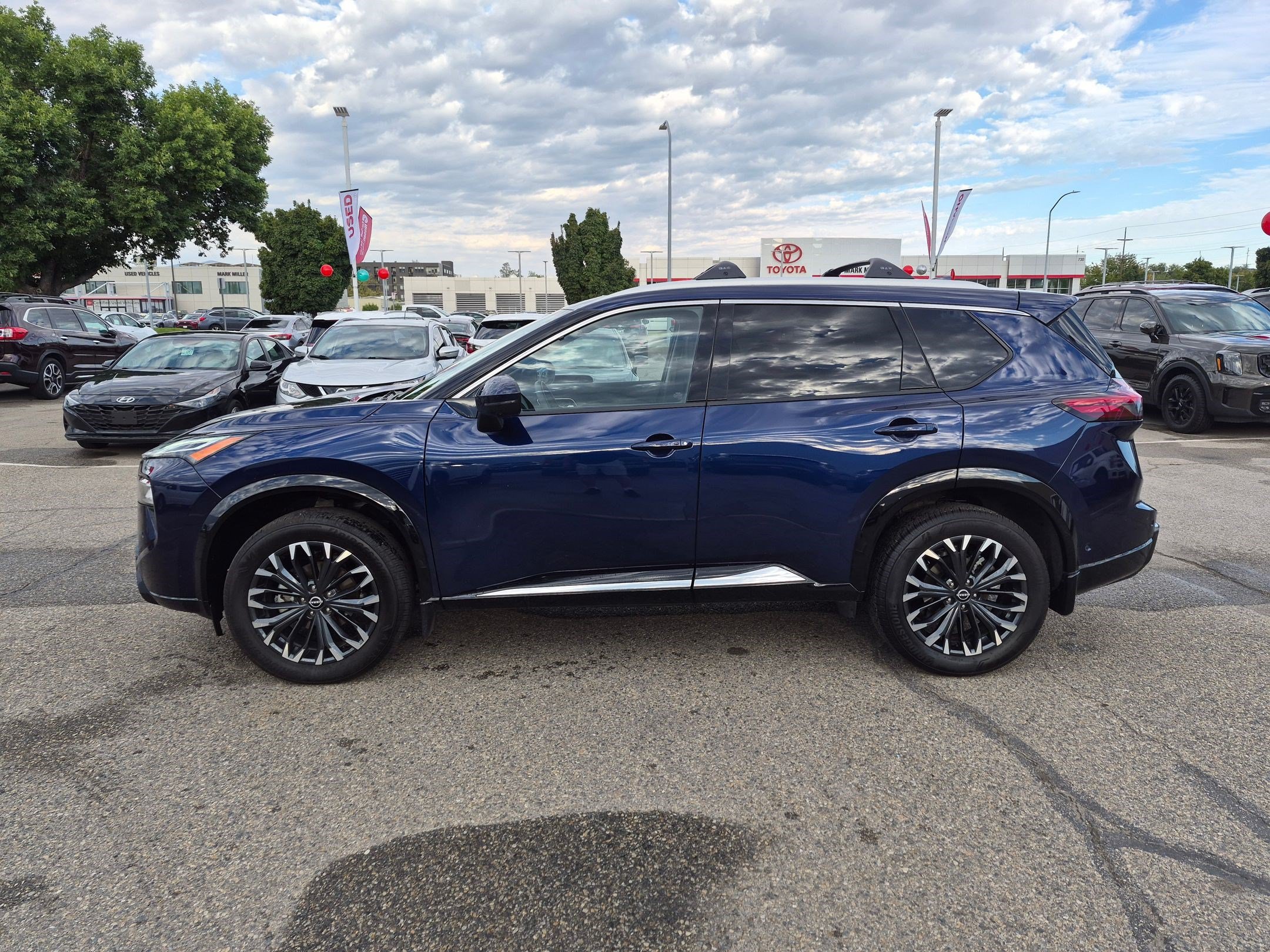 Used 2026 Nissan Rogue Platinum w/ Platinum Premium Package AWD/4WD image 9