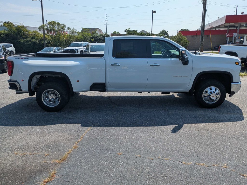 New 2026 Chevrolet Silverado 3500 LTZ w/ LTZ Convenience Package AWD/4WD image 3