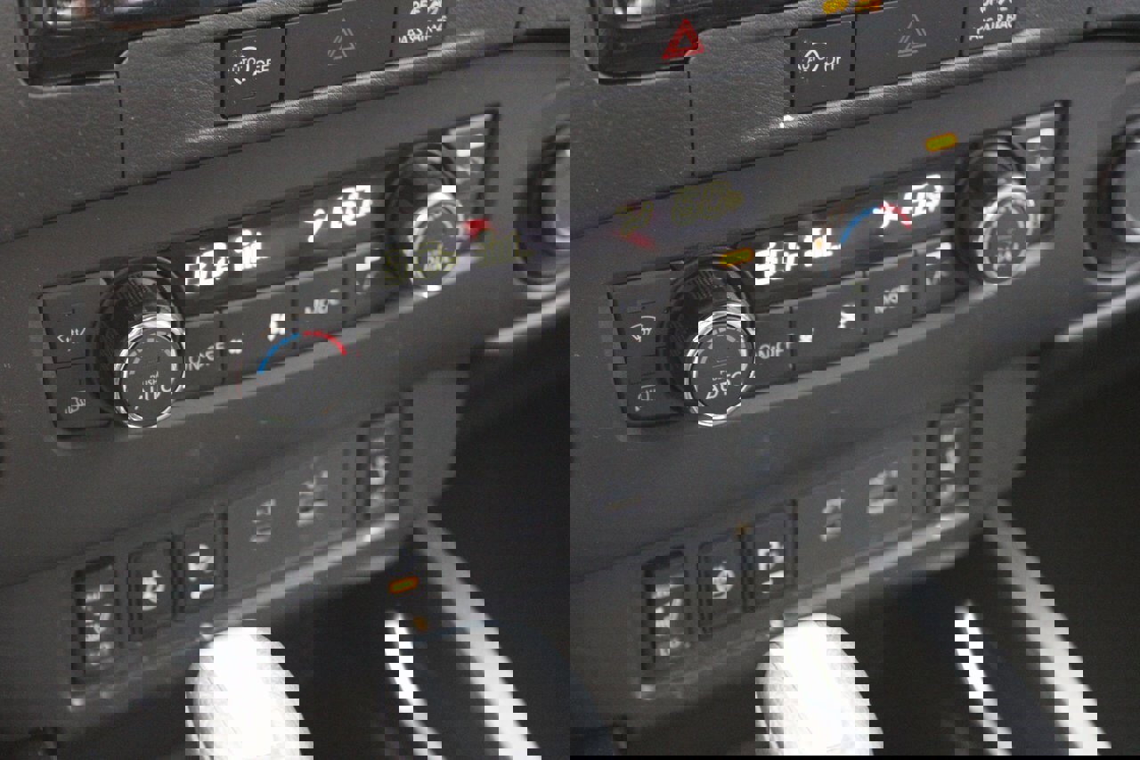 Used 2023 Nissan Frontier SV w/ SV Convenience Package image 24