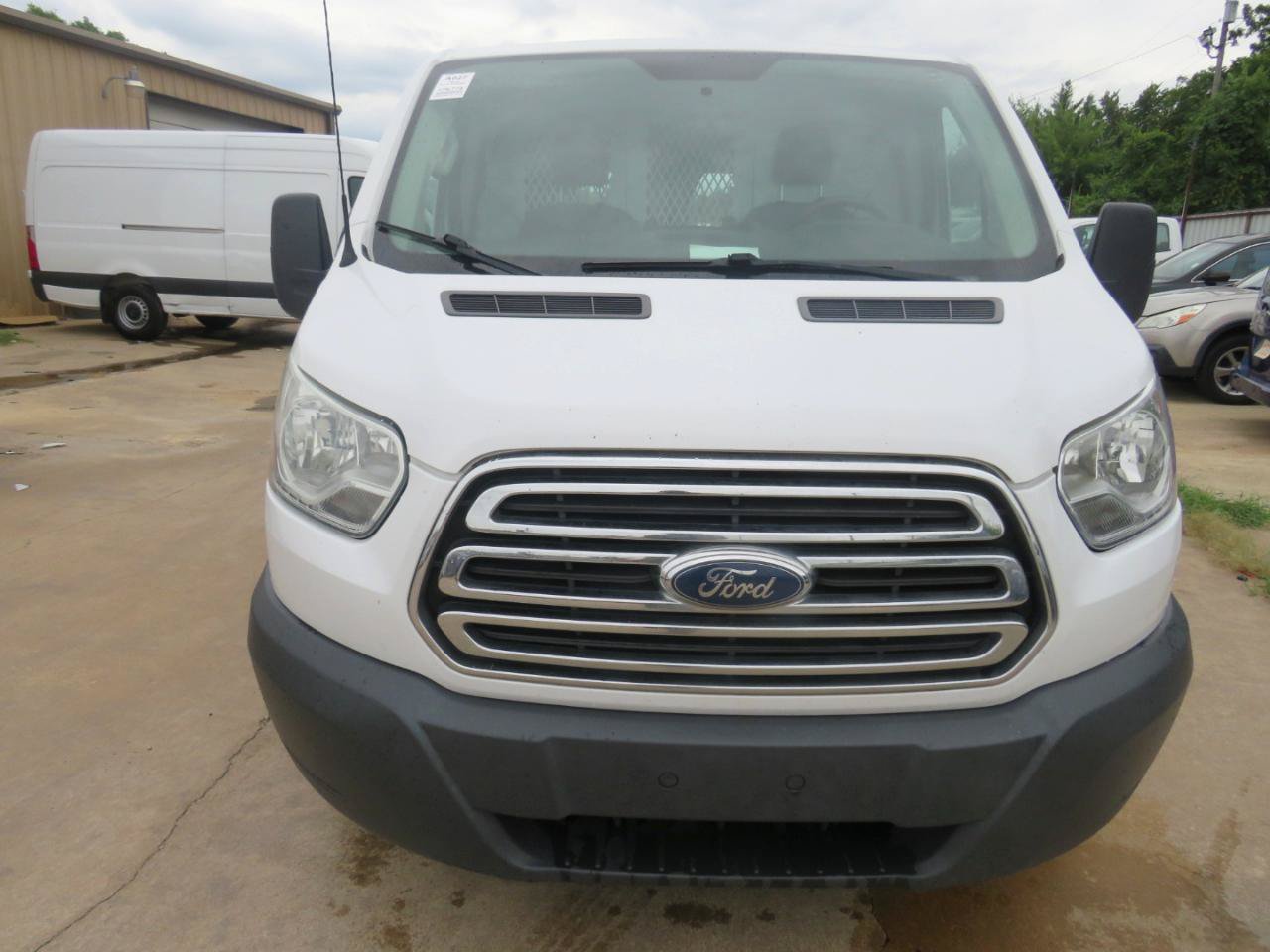 Used 2015 Ford Transit 250 130 Low Roof w/ Exterior Upgrade Package RWD image 2
