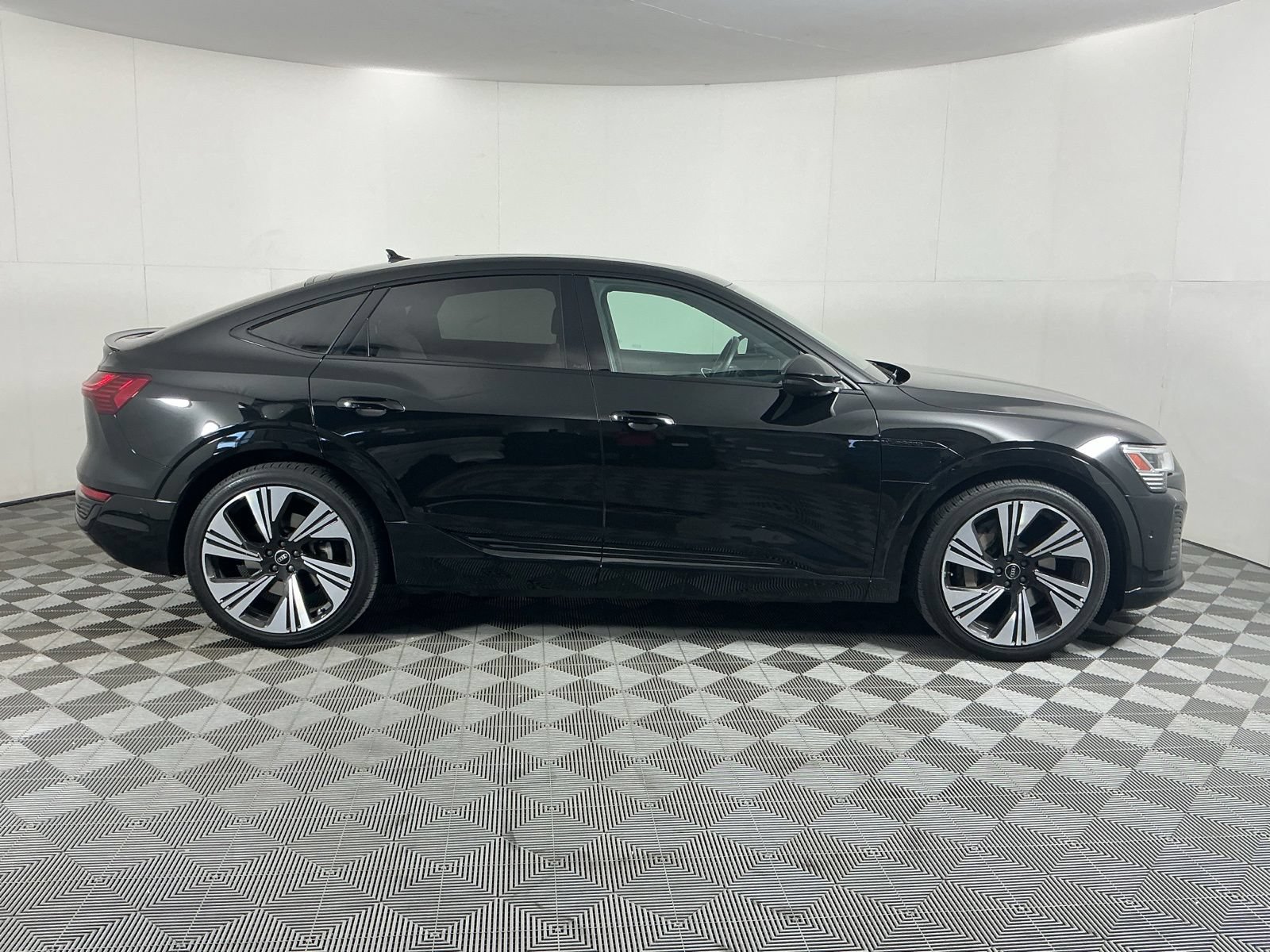 Used 2024 Audi Q8 e-tron Prestige w/ Prestige Package AWD/4WD image 8