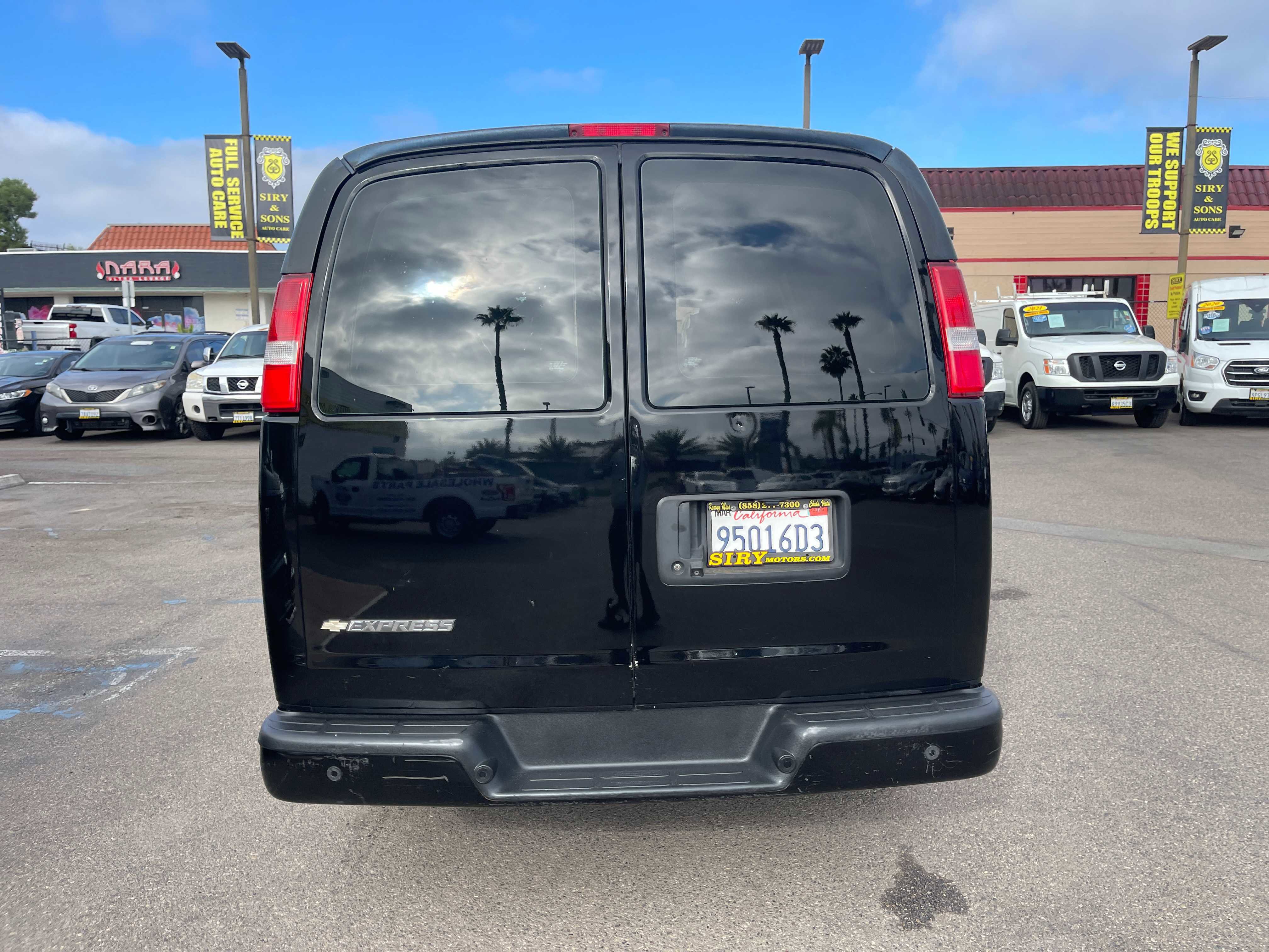 Used 2020 Chevrolet Express 2500 w/ Driver Convenience Package image 4