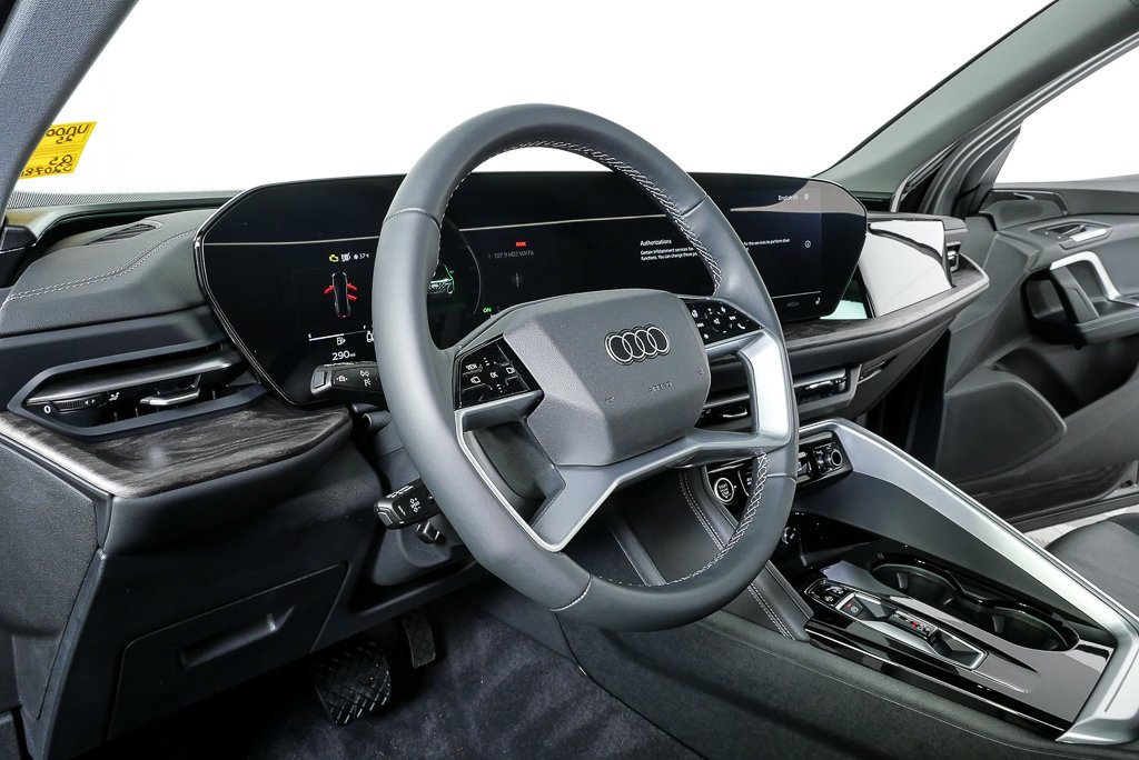 Certified 2025 Audi Q5 Premium w/ Convenience Package image 4