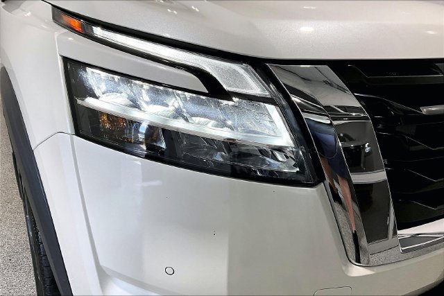 Used 2023 Nissan Pathfinder Platinum AWD/4WD image 38