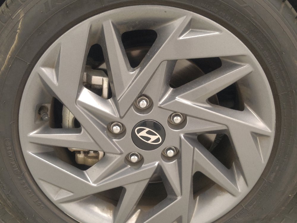 Used 2024 Hyundai Elantra SEL FWD image 31