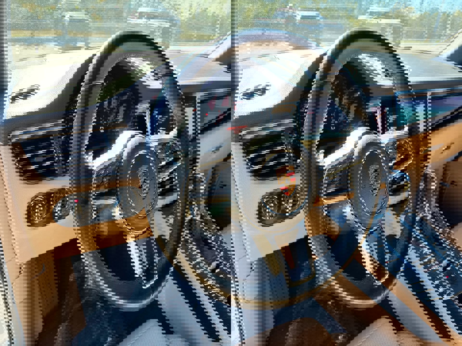 Used 2021 Porsche Macan Premium Plus image 11