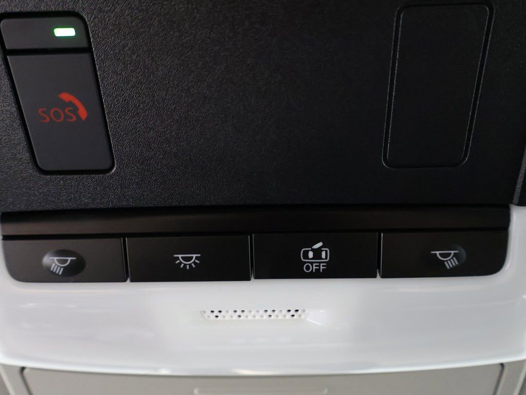 Used 2022 Nissan Rogue SV image 9