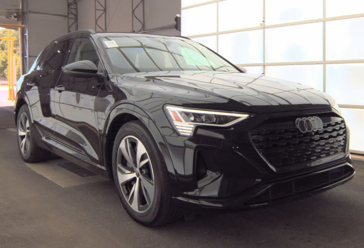 Used 2024 Audi Q8 e-tron Premium AWD/4WD image 21
