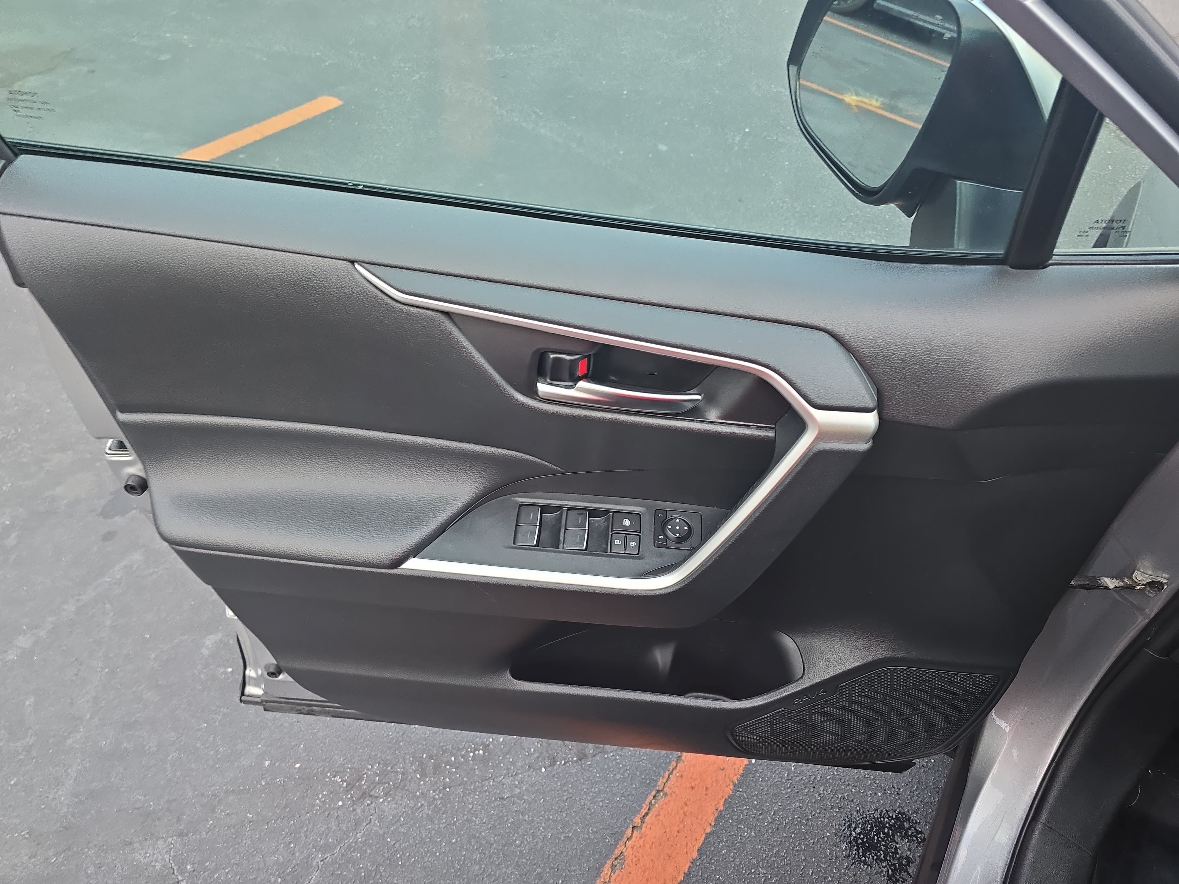 Used 2024 Toyota RAV4 XLE FWD image 27