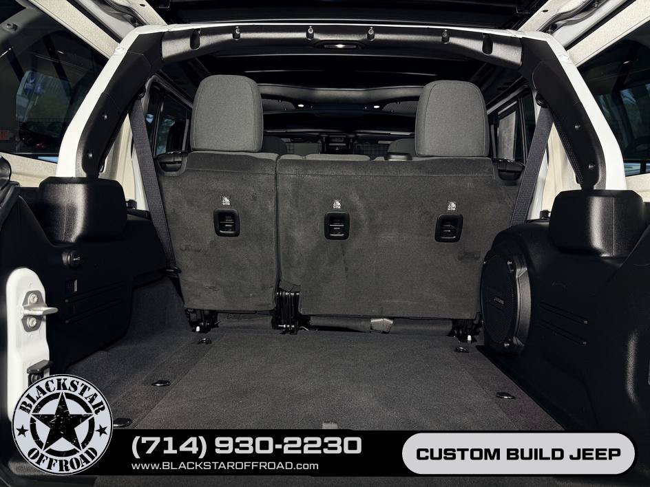 Used 2024 Jeep Wrangler Unlimited Rubicon w/ Technology Group AWD/4WD image 30