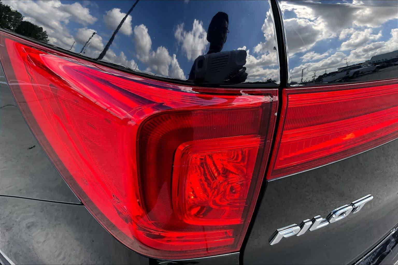 Used 2016 Honda Pilot Elite image 27